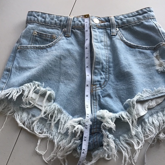 Signature 8 FRAYED DENIM SHORTS frayed hem light wash Small - Picture 11 of 14